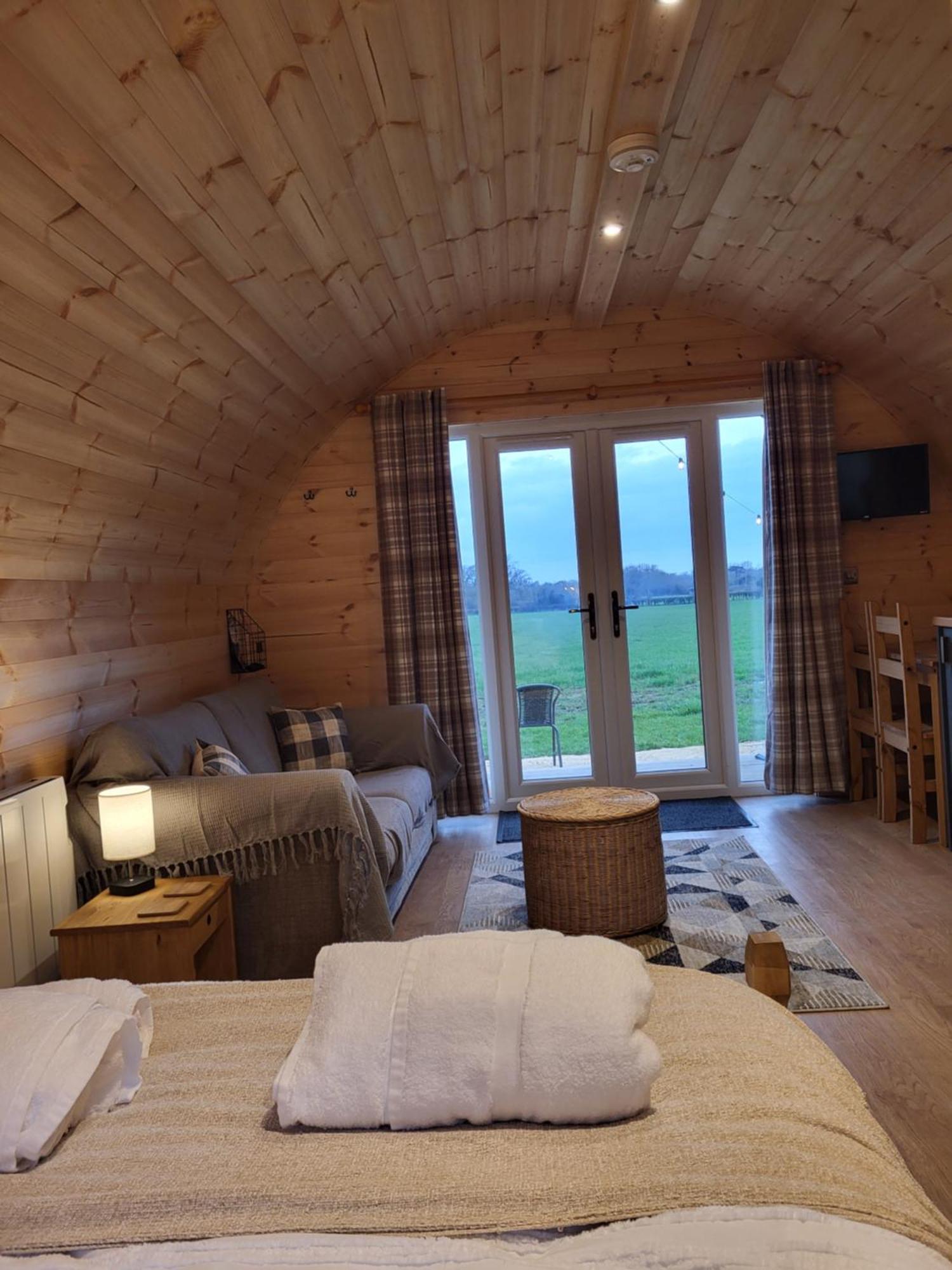 Lois' Pod With Hot Tub, Near Airport Ξενοδοχείο Μπρίστολ Εξωτερικό φωτογραφία