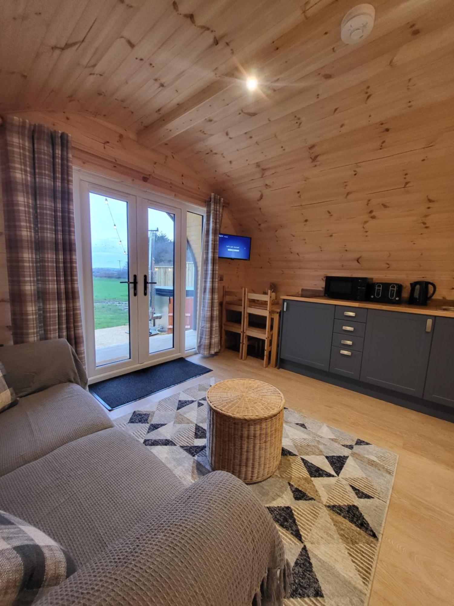Lois' Pod With Hot Tub, Near Airport Ξενοδοχείο Μπρίστολ Εξωτερικό φωτογραφία