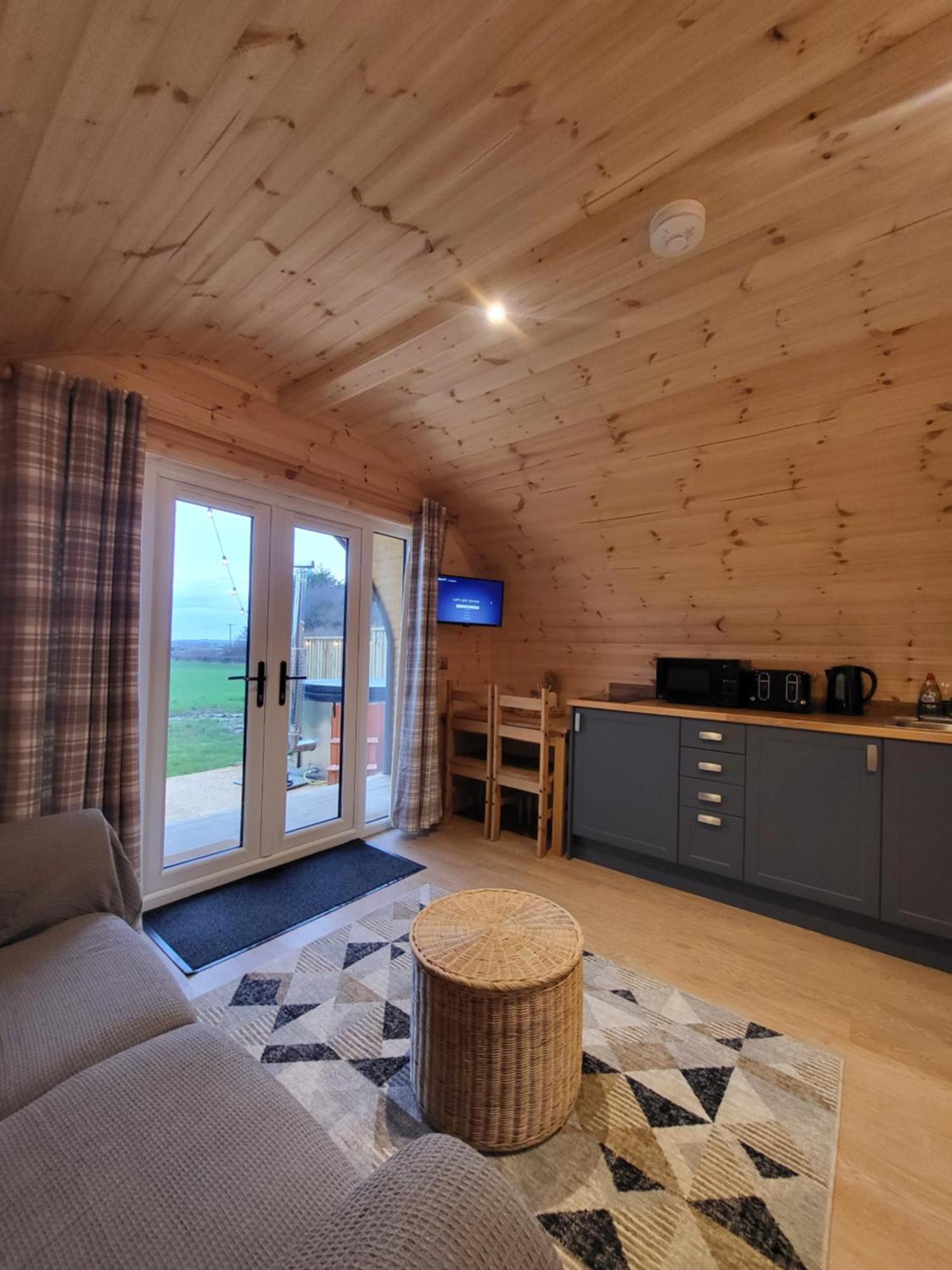 Lois' Pod With Hot Tub, Near Airport Ξενοδοχείο Μπρίστολ Εξωτερικό φωτογραφία