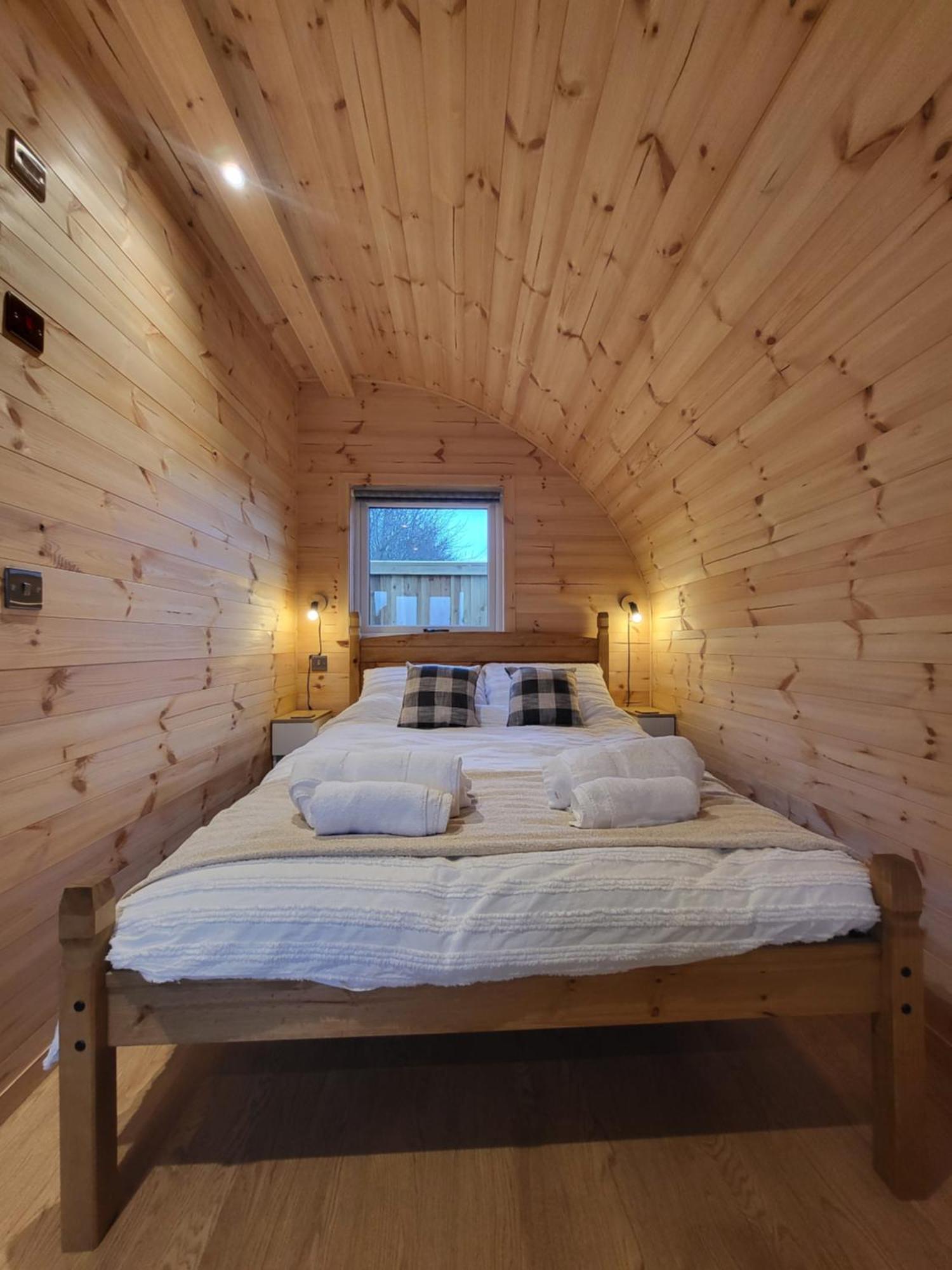Lois' Pod With Hot Tub, Near Airport Ξενοδοχείο Μπρίστολ Εξωτερικό φωτογραφία