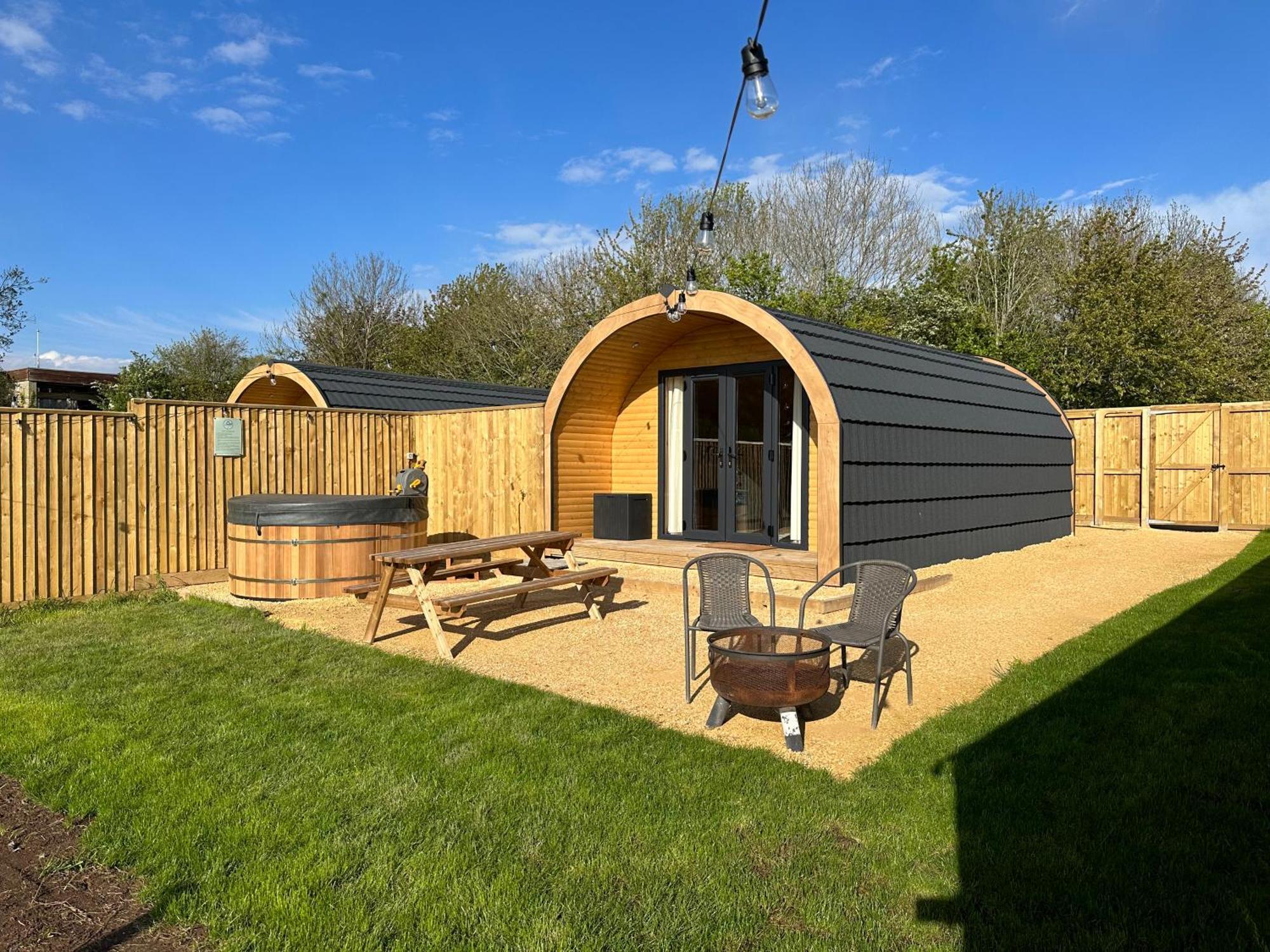 Lois' Pod With Hot Tub, Near Airport Ξενοδοχείο Μπρίστολ Εξωτερικό φωτογραφία