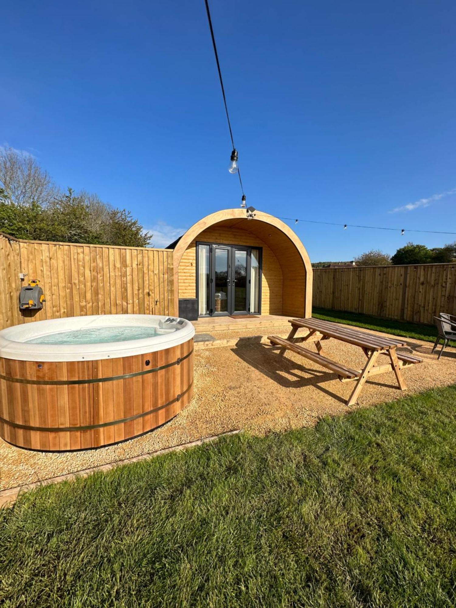Lois' Pod With Hot Tub, Near Airport Ξενοδοχείο Μπρίστολ Εξωτερικό φωτογραφία
